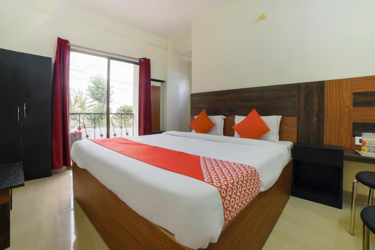 Oyo 40726 Classic Guest House 실롱 외부 사진