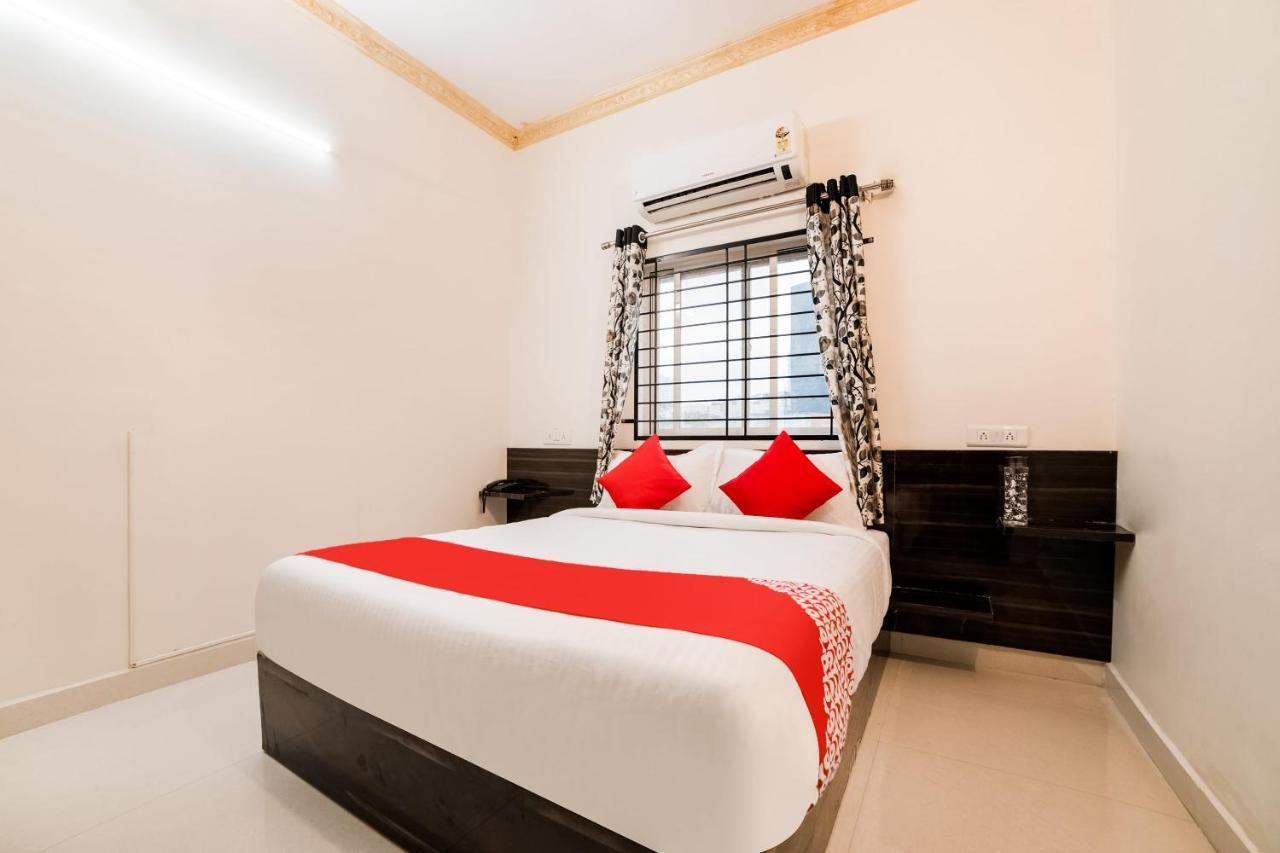 Oyo 40726 Classic Guest House 실롱 외부 사진