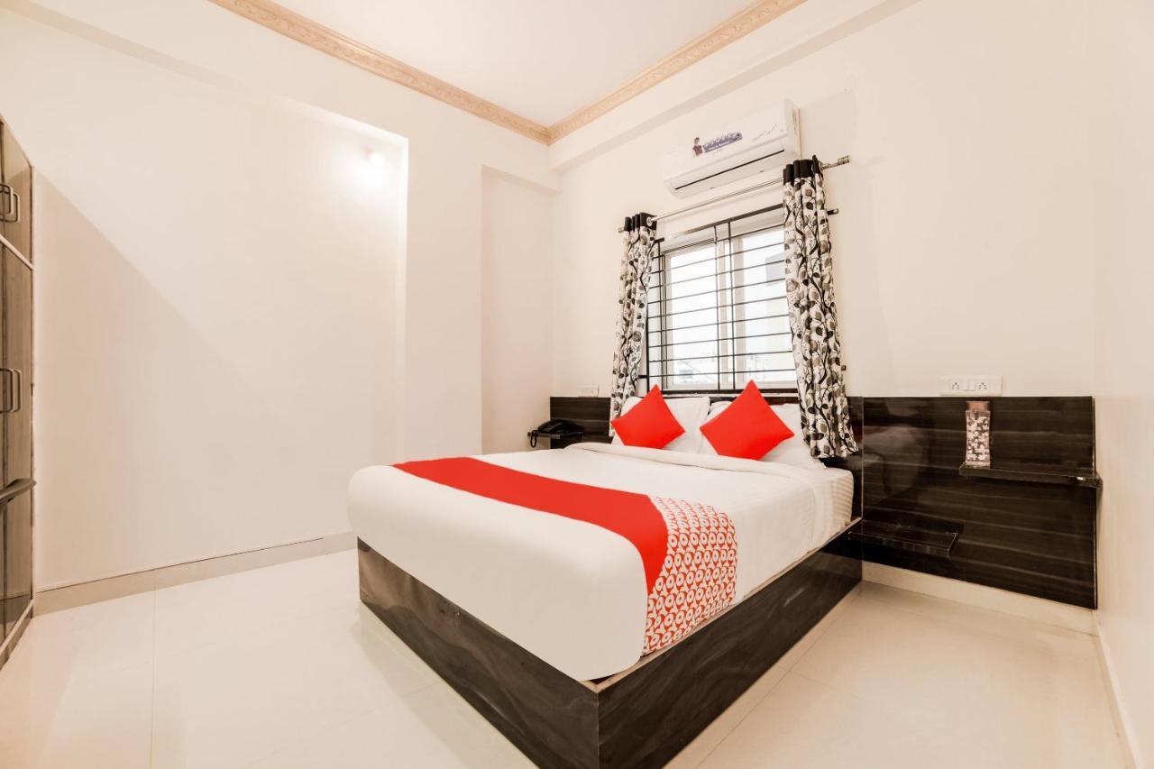 Oyo 40726 Classic Guest House 실롱 외부 사진