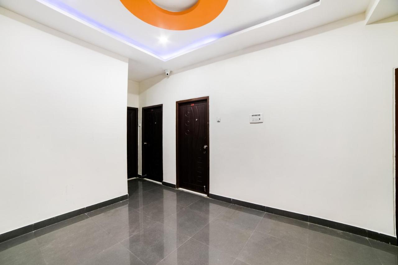 Oyo 40726 Classic Guest House 실롱 외부 사진