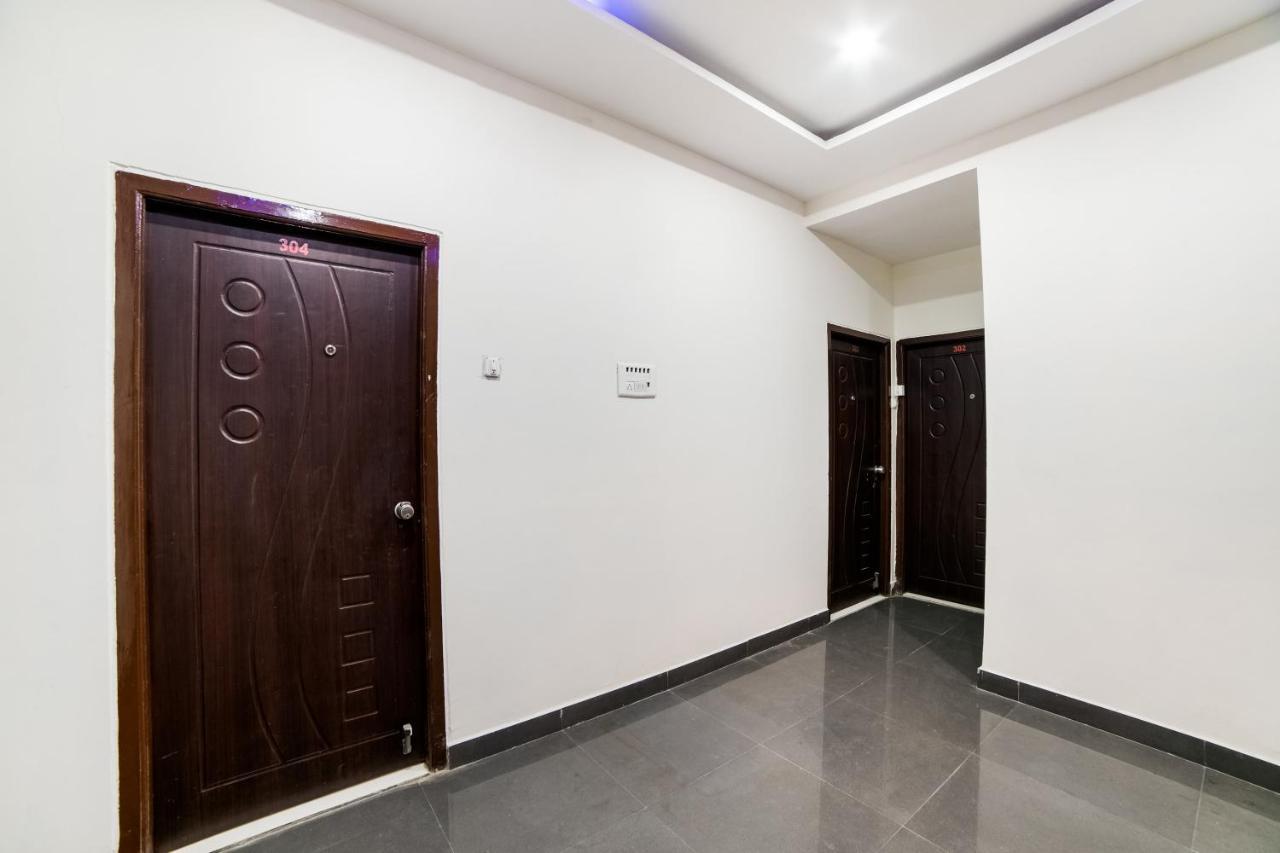 Oyo 40726 Classic Guest House 실롱 외부 사진