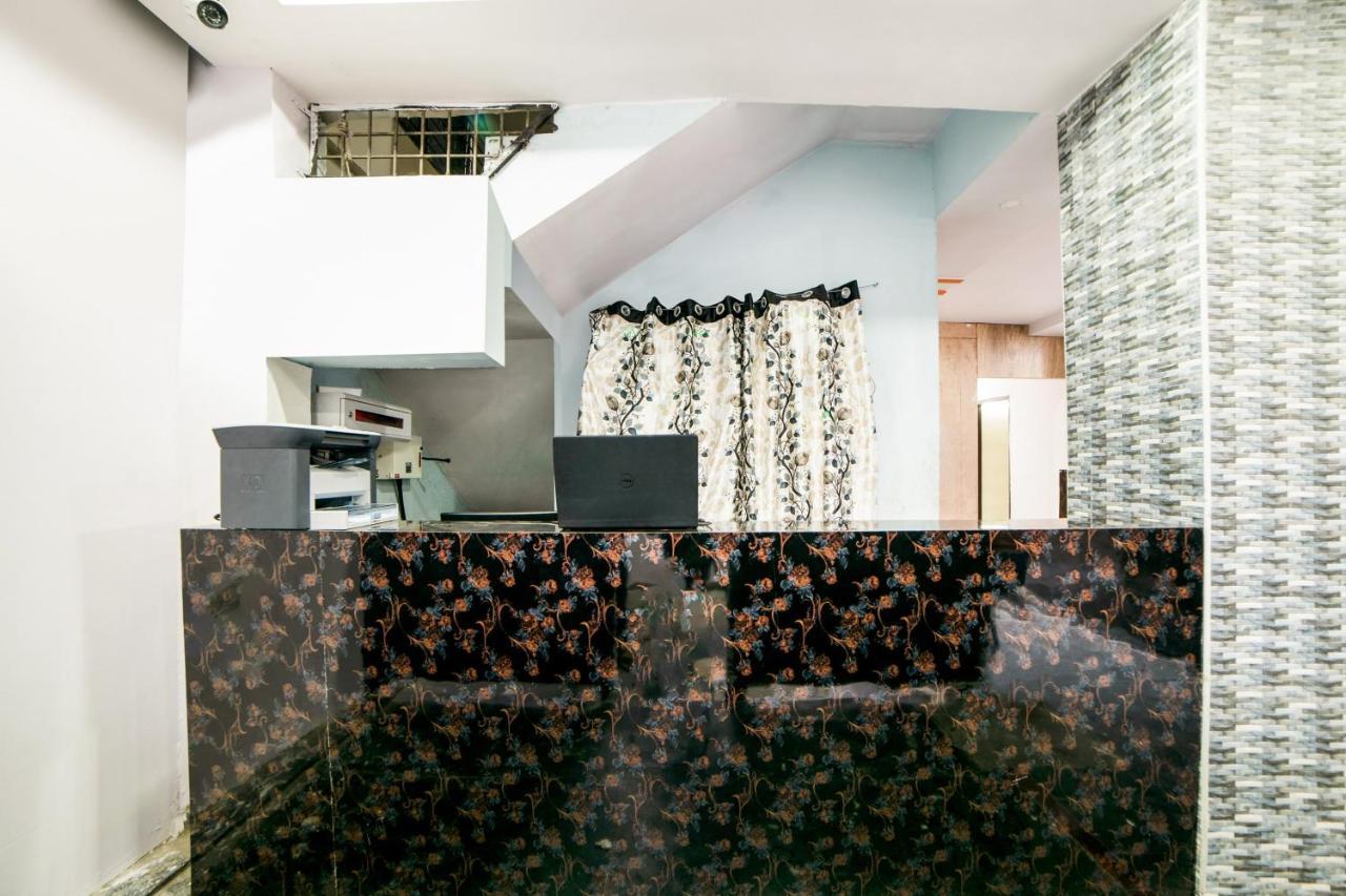 Oyo 40726 Classic Guest House 실롱 외부 사진