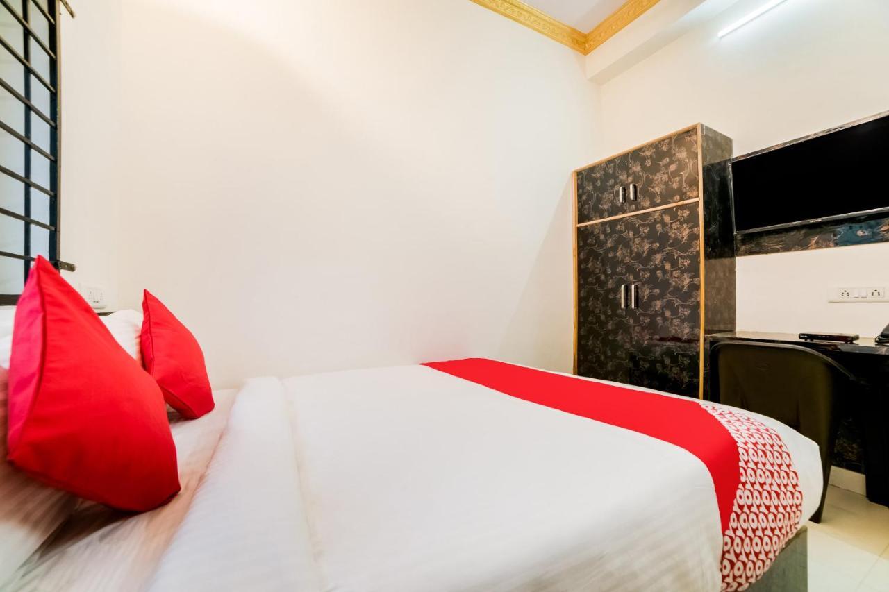 Oyo 40726 Classic Guest House 실롱 외부 사진