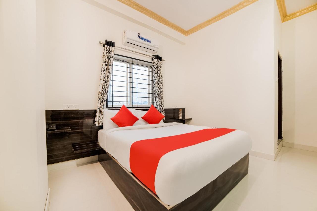 Oyo 40726 Classic Guest House 실롱 외부 사진