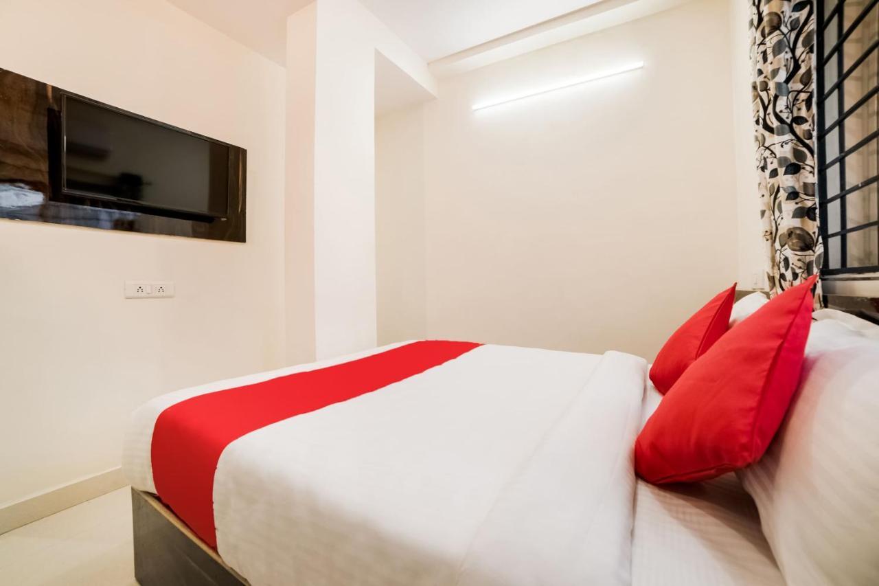 Oyo 40726 Classic Guest House 실롱 외부 사진