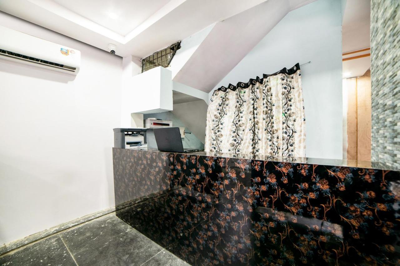 Oyo 40726 Classic Guest House 실롱 외부 사진